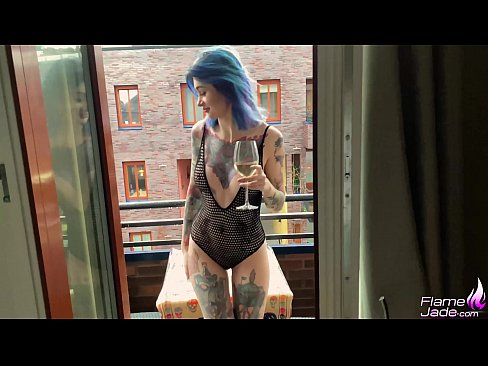 ❤️ Te kotiro tino nui e ngotea ana me te karepe me te whana i raro i te rangi tuwhera ataata porn i mi.pornplaybb.ru